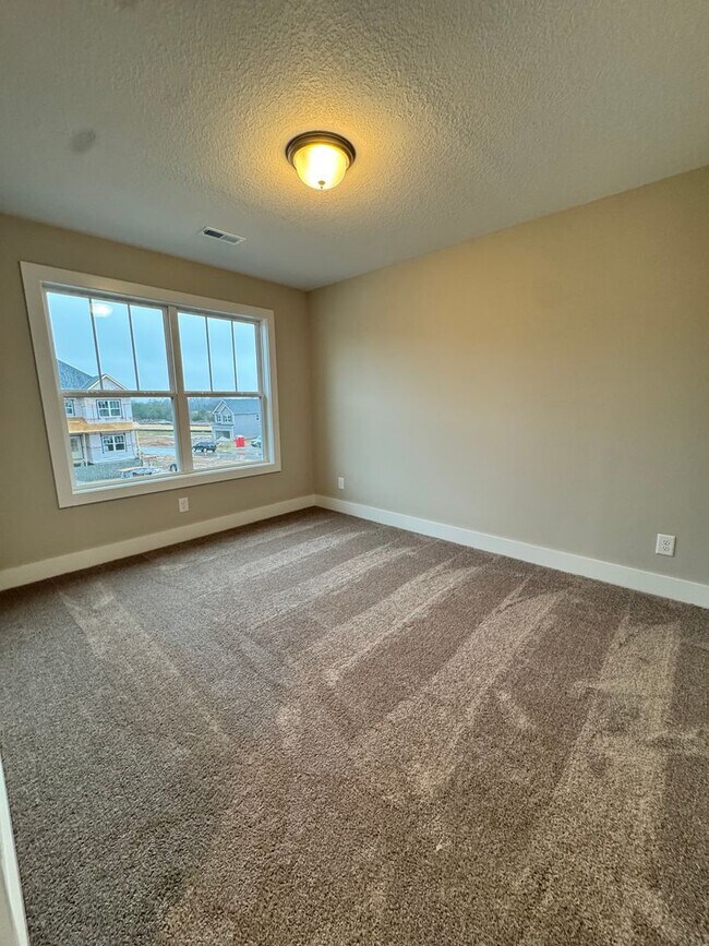 Building Photo - 2824 Farmhouse Dr