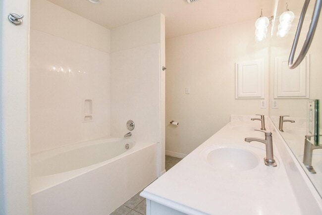 Building Photo - 13646 Garden Grove Ct