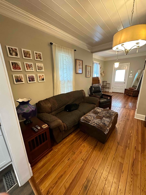 Building Photo - 639 Park St