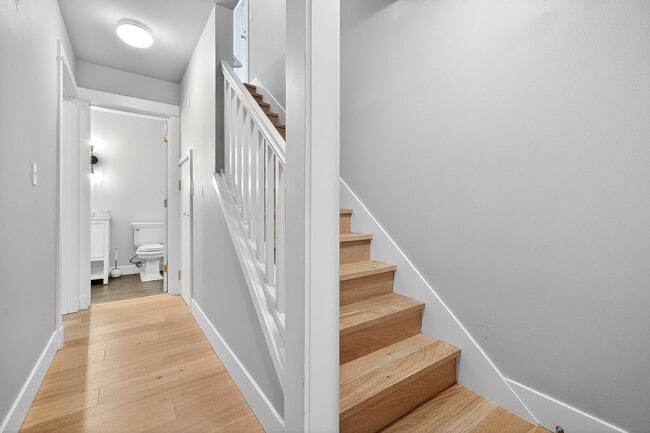 Building Photo - Charming Capital Hill Craftsman Home in Ideal Location!