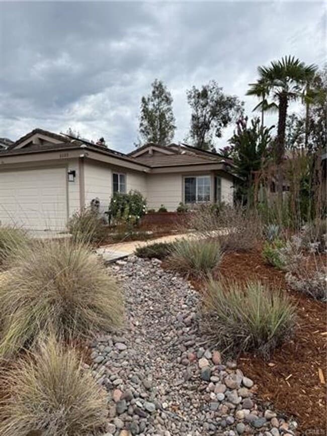 Building Photo - Charming single-story home