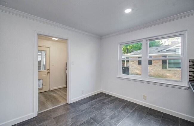 Building Photo - 674 Ravensworth Dr