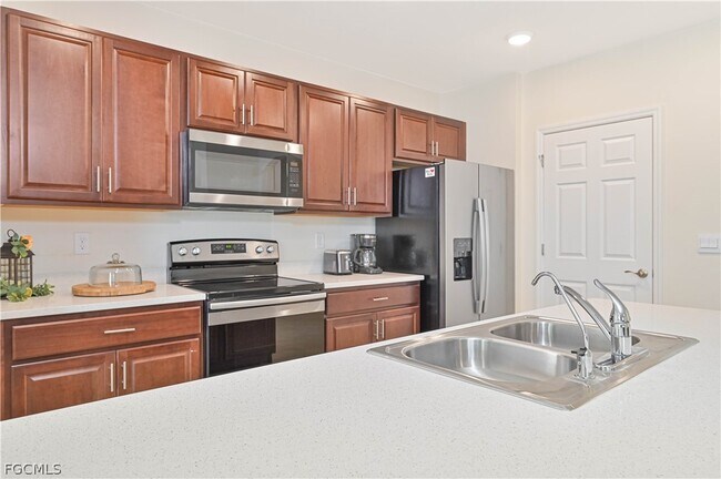 Building Photo - 1009 Jacaranda Pkwy E