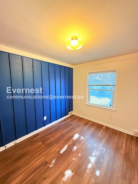 Building Photo - 165 W Baker Ave