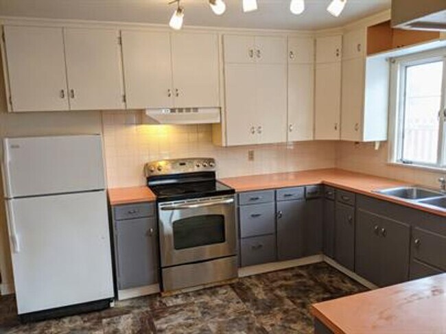 Building Photo - 303KENT