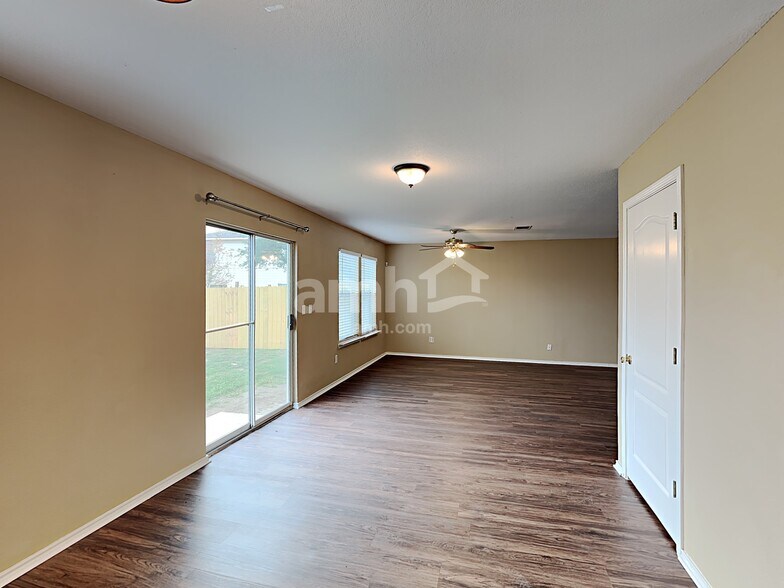 Building Photo - 9211 Mission Run