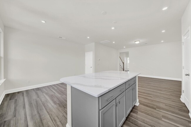 Building Photo - Gorgeous Townhome in Belmont!