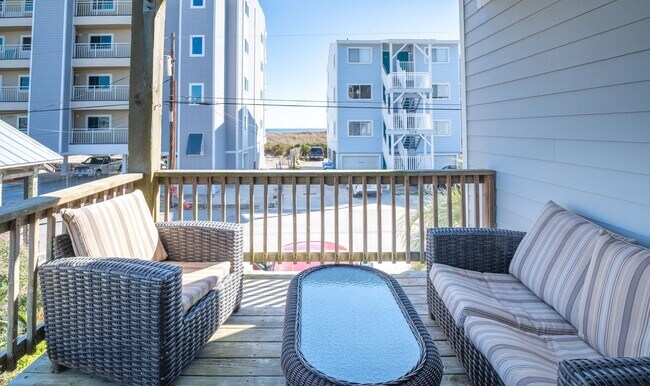 Building Photo - OFF-SEASON OCEAN VIEW CONDO NEAR THE BOARDWALK!