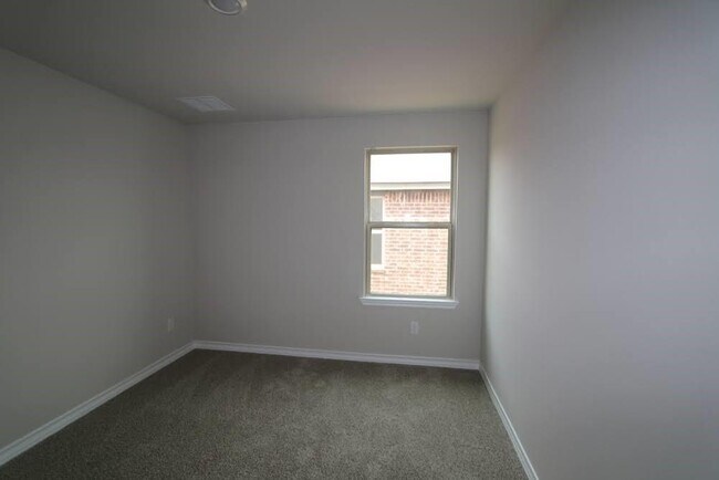 Building Photo - 221 Papaya Dr