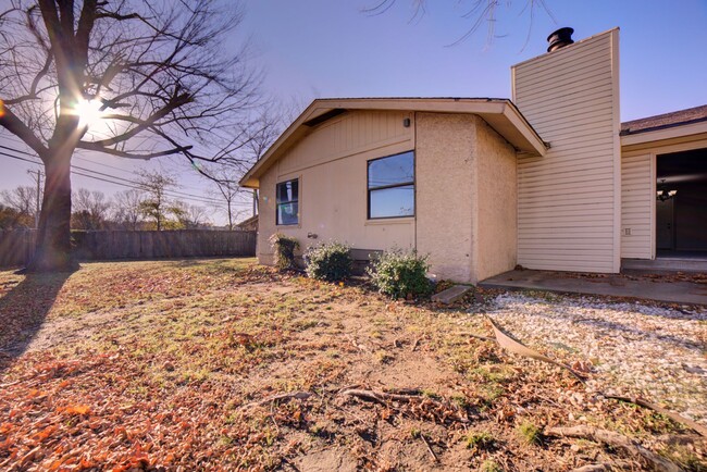 Building Photo - 8039 - 8041 S 79th E Ave Duplex