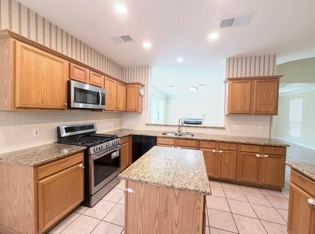 Building Photo - 12211 Meadow Crest Ct