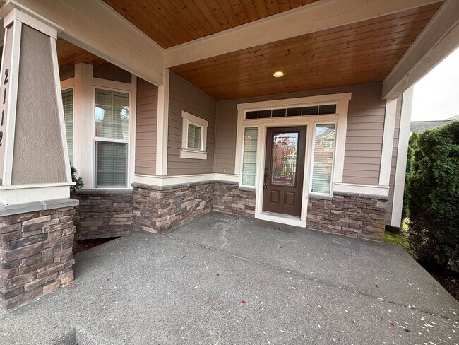 Building Photo - Stunning large 3 bedroom plus bonus rooms ...