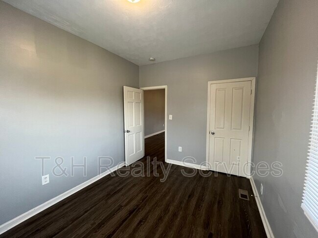 Building Photo - 2832 Central Ave