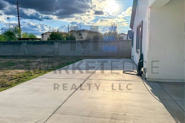 Building Photo - 4Bed/2Bath Home at 7th St/Baseline! JOIN T...
