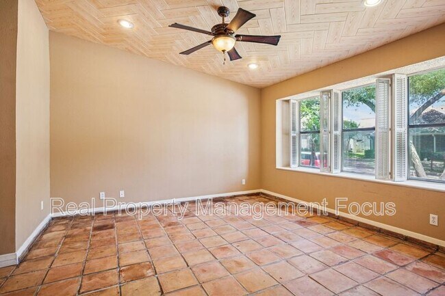 Building Photo - 2029 Whippoorwill Ln