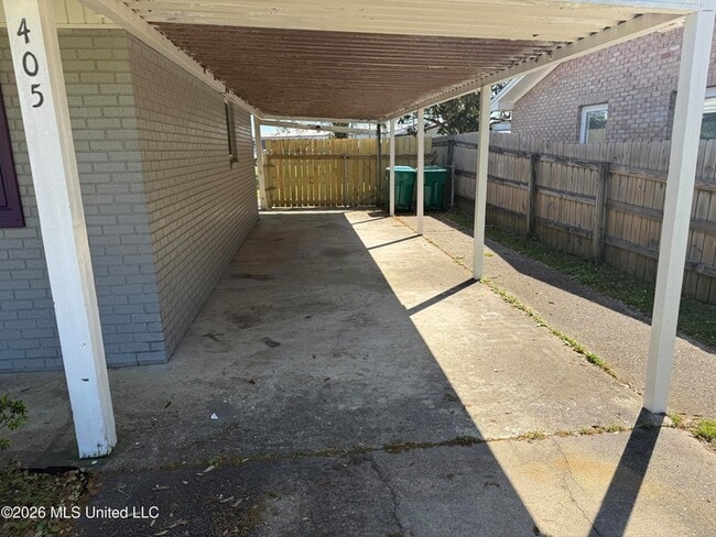 Building Photo - 405 McGuire Cir