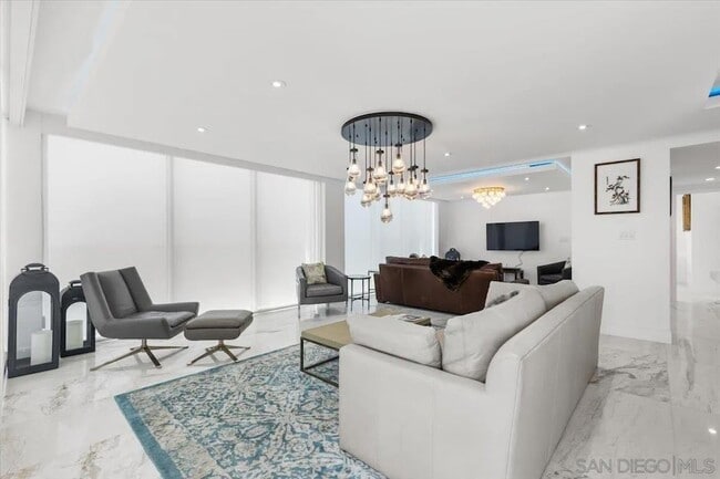 Building Photo - 1830 Avenida Del Mundo