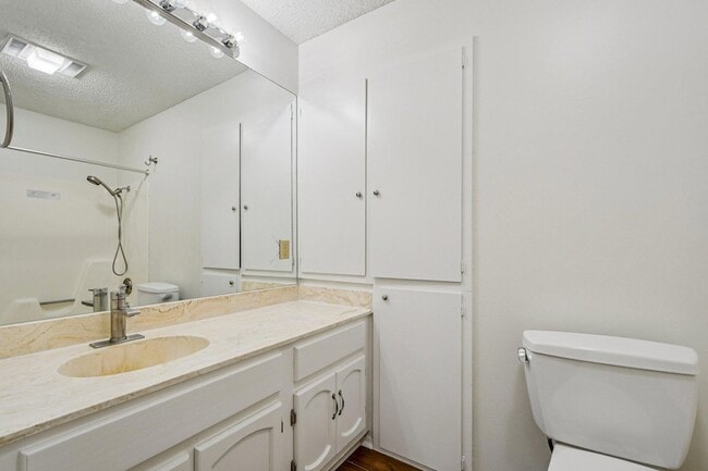 Building Photo - 9424 Singing Quail Dr