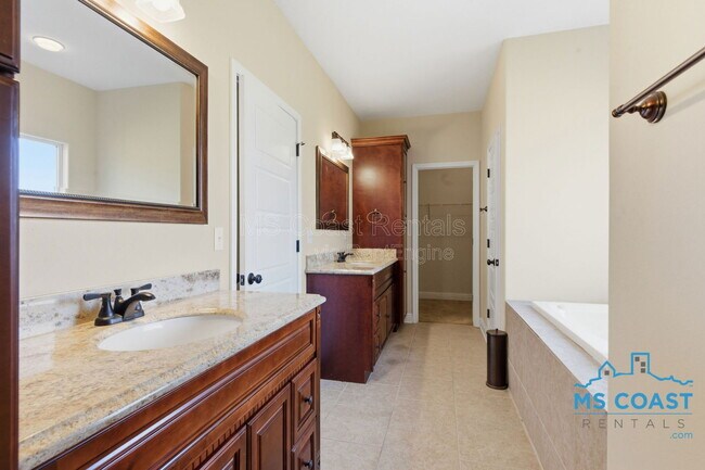 Building Photo - 2012 Parkview Cove