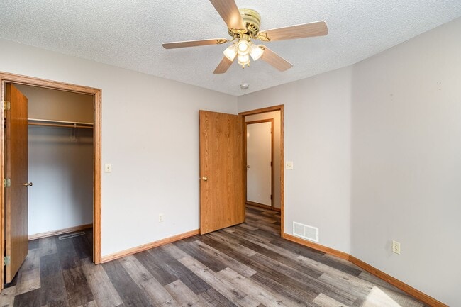 Building Photo - 2 Bed | 1 Bath Updated One Level Home