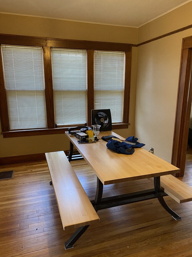 Building Photo - 817 W Walnut St