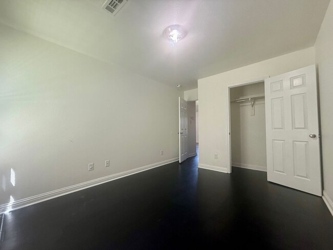 Building Photo - 1113 Meadows Edge Dr
