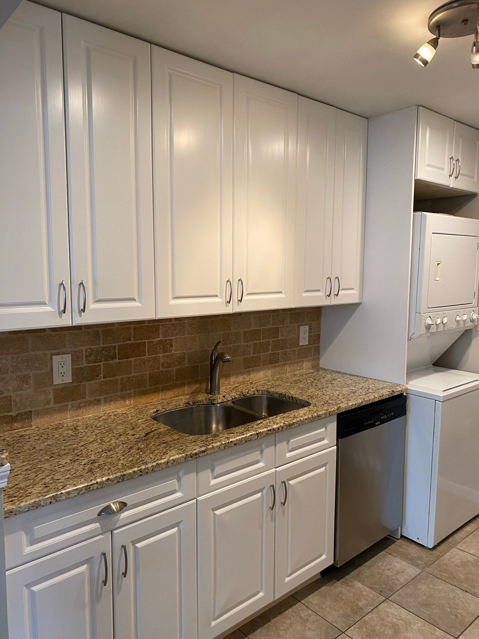 Building Photo - 20 Hillside Terrace