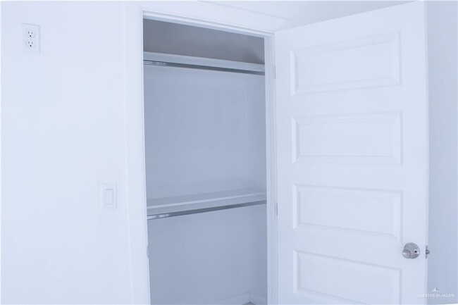 Building Photo - 16 Angelina Dr