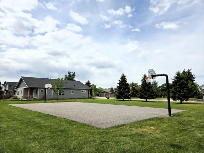 Building Photo - 3026 W Villard St