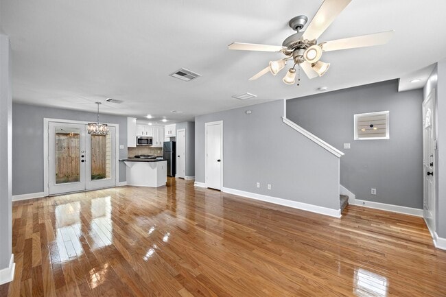 Building Photo - 5951 S Loop E