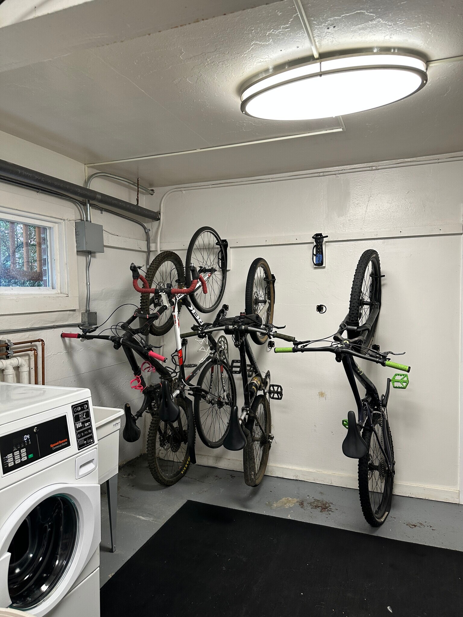 Building Photo - 766 Belmont Ave E