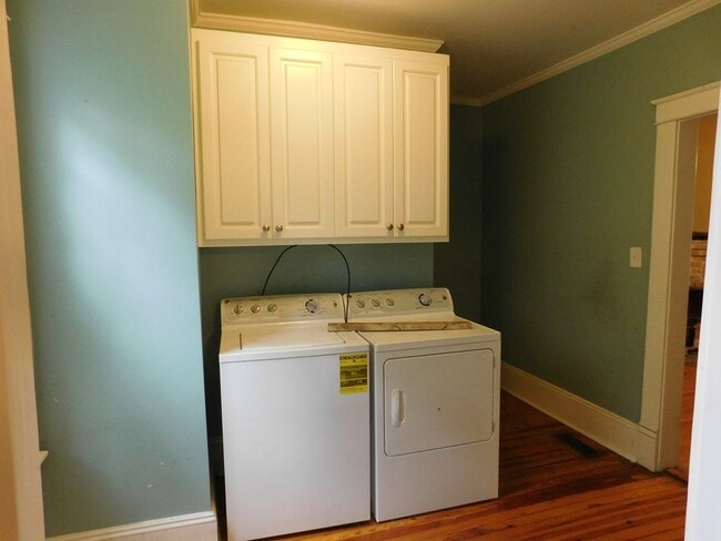 Building Photo - 605 Johnson St