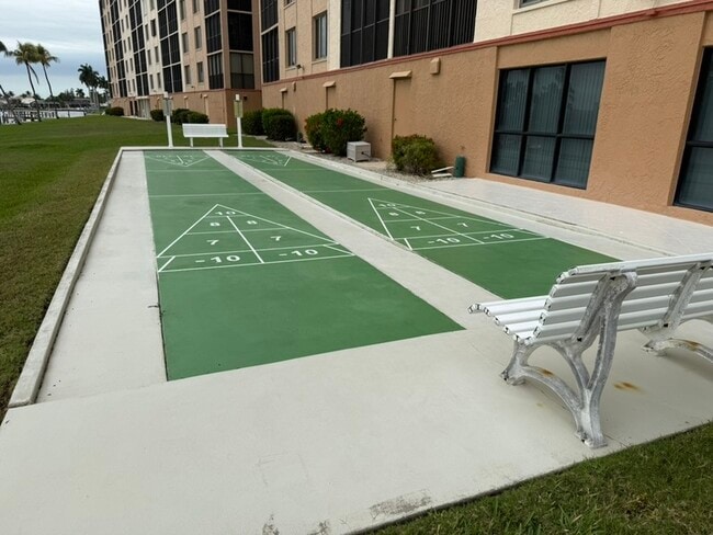 Building Photo - 4260 SE 20th Pl