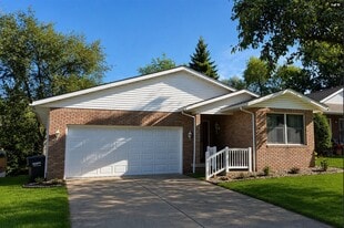Building Photo - 2676 Eastwood Dr