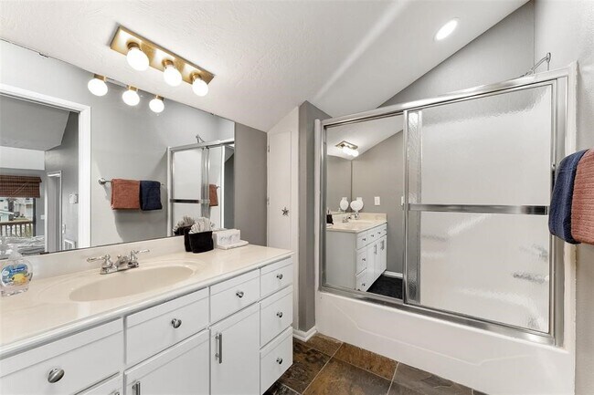 Building Photo - 21812 Frio Dr