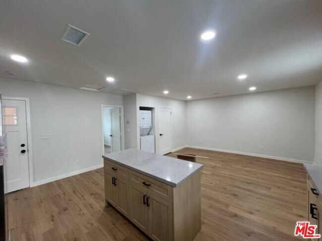 Building Photo - 4852 Topanga Canyon Blvd