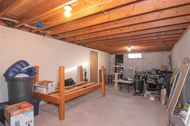 Building Photo - 3 Bed, 2 bath property centrally located in Spokane Valley