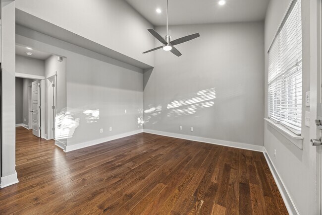 Building Photo - 2043 S Florida Way