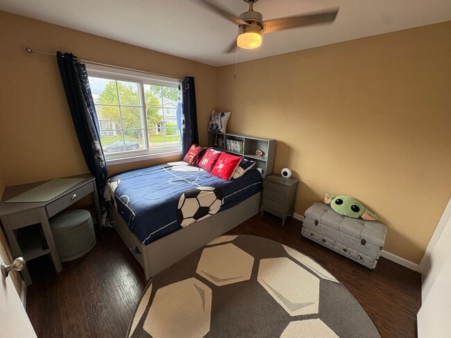 Building Photo - Beautiful 3 Bedroom 2.5 Bath Brentwood Home With SOLAR