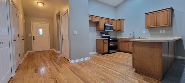 Building Photo - 3167 E 11 Mile Rd