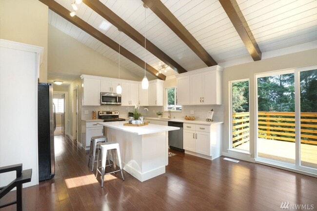 Building Photo - Gorgeous 4 Bedroom, 4 Bath +Bonus Room in Richland Heights