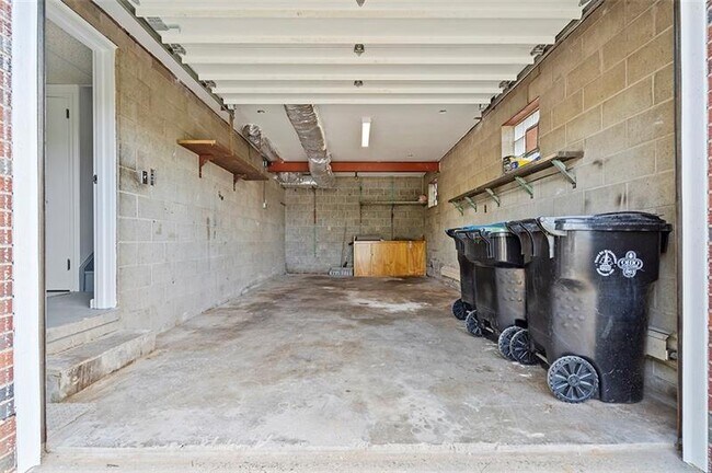 Building Photo - 8966 Knoll St