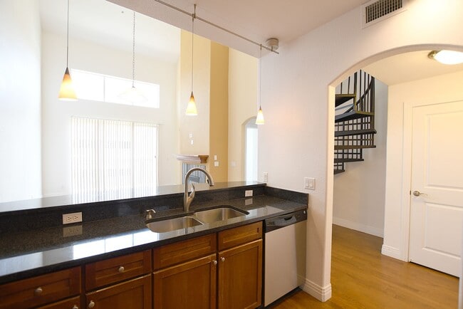 Building Photo - Centennial Condo for Rent! Outdoor Pool an...
