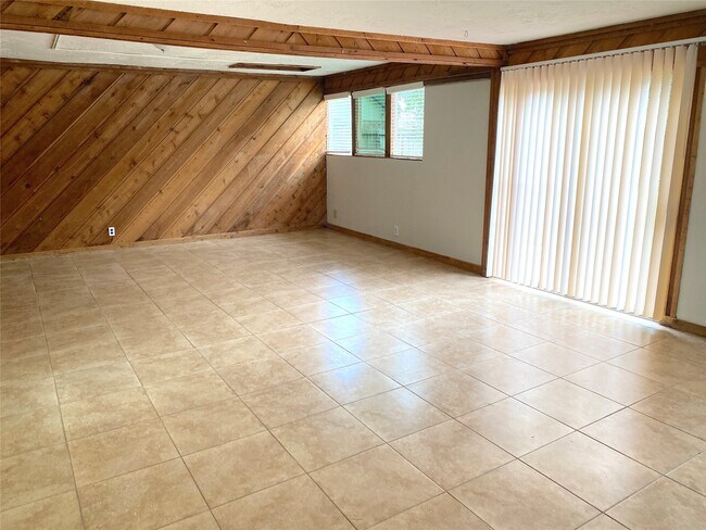 Building Photo - 22303 N Fork Dr