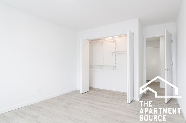 Building Photo - 7621 N Sheridan Rd