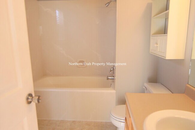 Building Photo - Amazing South Ogden Home with Everything!