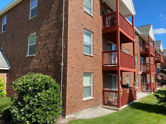 Building Photo - 95 Powers St