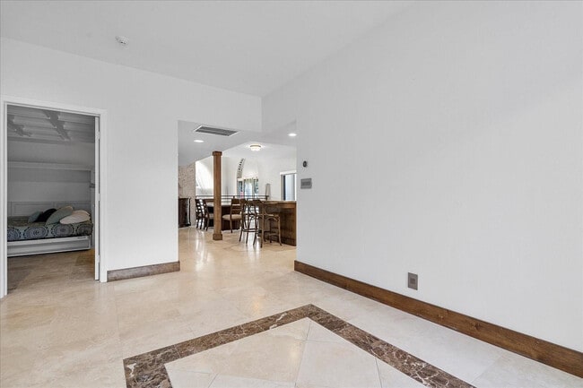 Building Photo - 1421 Ponce de Leon Dr