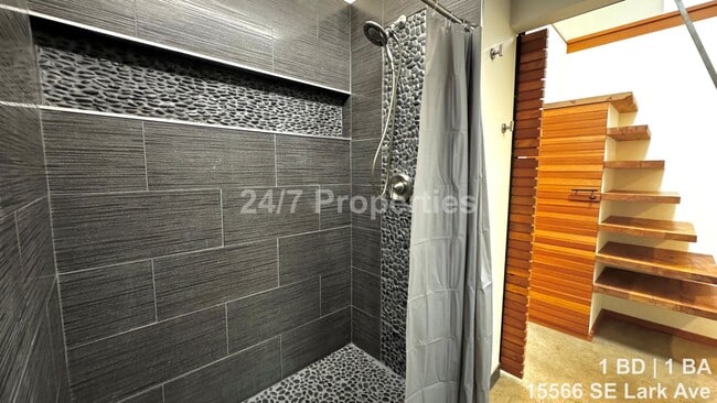 Building Photo - Beautiful 1 BD | 1 BA ADU with Driveway Parking - Milwaukie