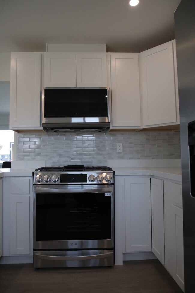 LG Appliances - 1823 N 6th St